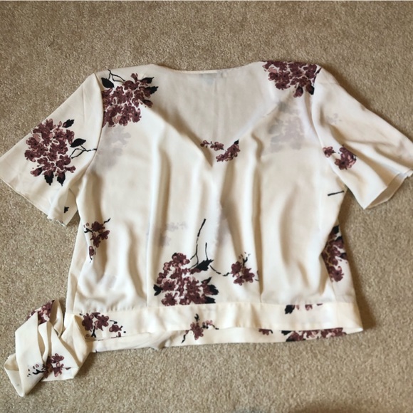 Floral wrap blouse - Picture 4 of 4